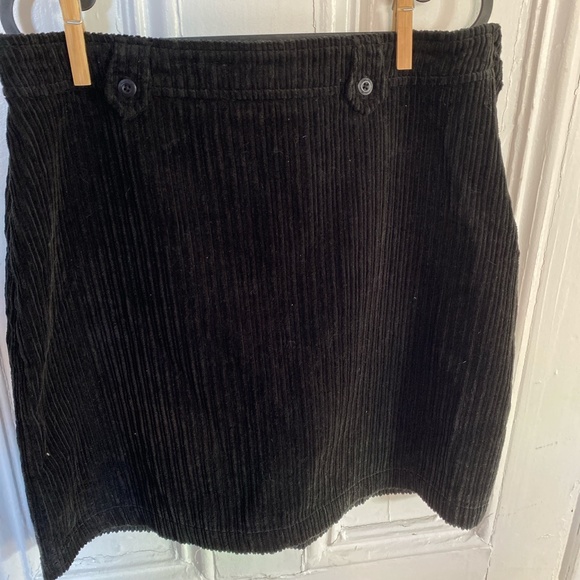 BLACK CORDUROY MINI SKIRT FROM EDDIE BAUER - Picture 3 of 3